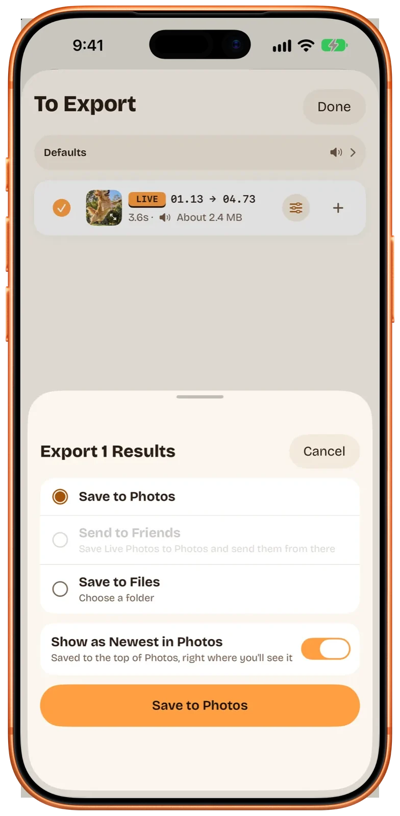 英語の画面。書き出しオプション。「Save to Photos」が選択され、「Send to Friends」はグレーで、Live Photos は写真に保存してから送る旨の注記、「Save to Files」、「Show as Newest in Photos」はオン