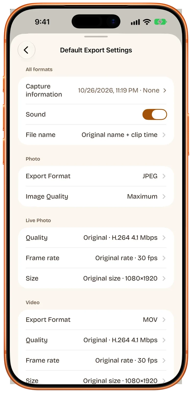 Standard-Exporteinstellungen auf dem iPhone (englische Oberfläche): Aufnahmeinformationen, Ton, Dateiname, Fotoformat und -qualität, Qualität von Live Photo und Video, Bildrate und Größe